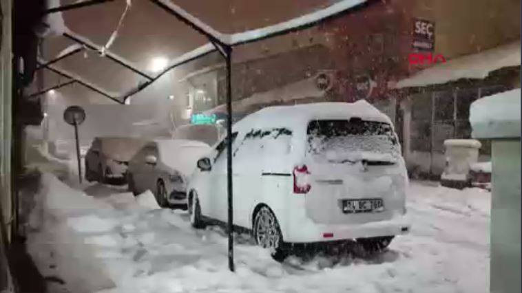 Karlıova’da 25 köy yolu kapandı. Tek katlı evler kara gömüldü - Resim: 7